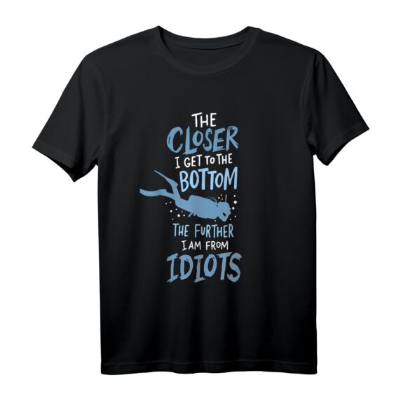 Lustiges Tauch T-Shirt mit Spruch - Closer To The Bottom Further From Idiots für Taucher, Freitaucher & Schnorchler