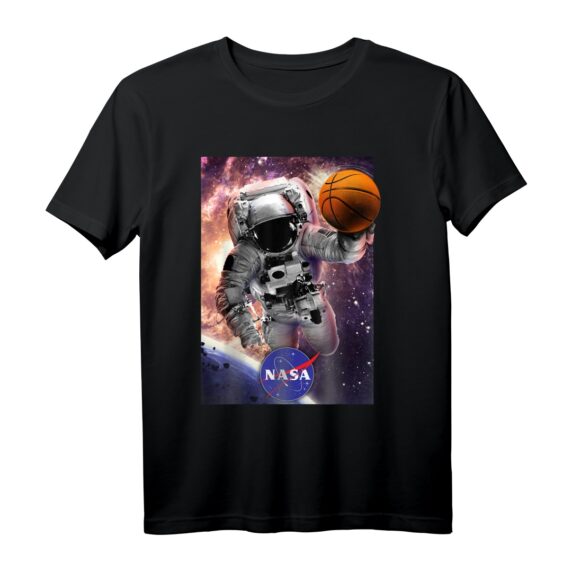 NASA Astronaut Basketball In Space Graphic T-Shirt - Officially Licensed NASA Merchandise für Raumfahrt- und Basketballfans